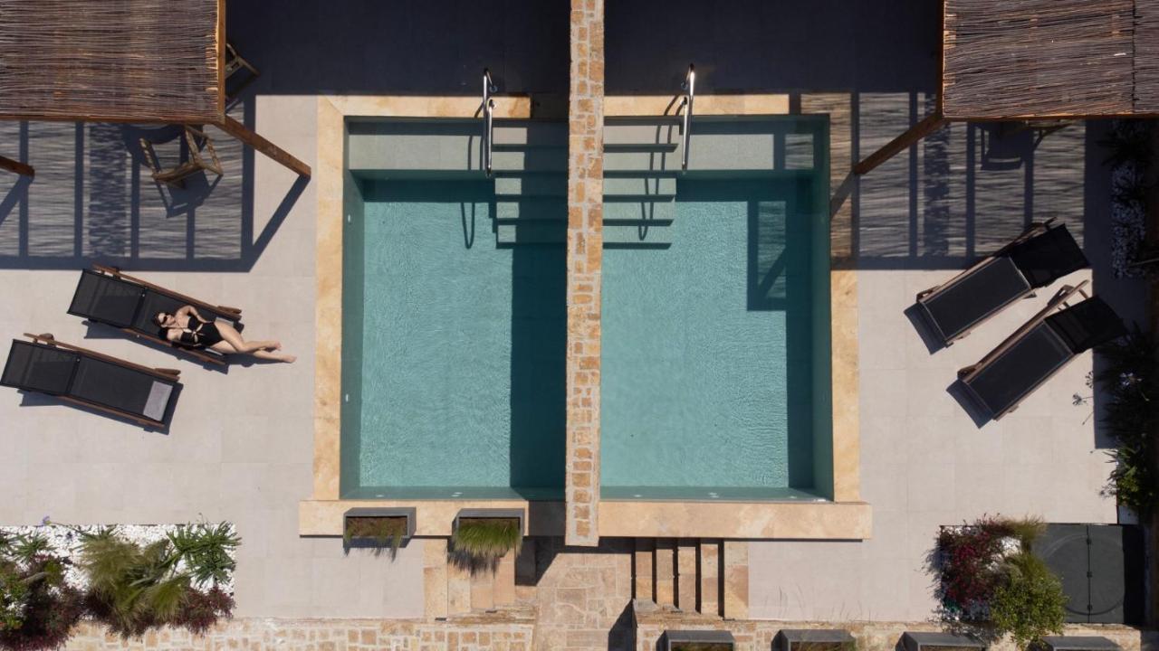 Pnoes Luxury Suites Palioúrion Exterior foto