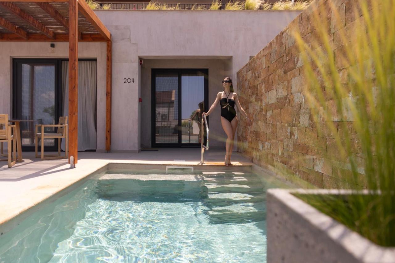 Pnoes Luxury Suites Palioúrion Exterior foto