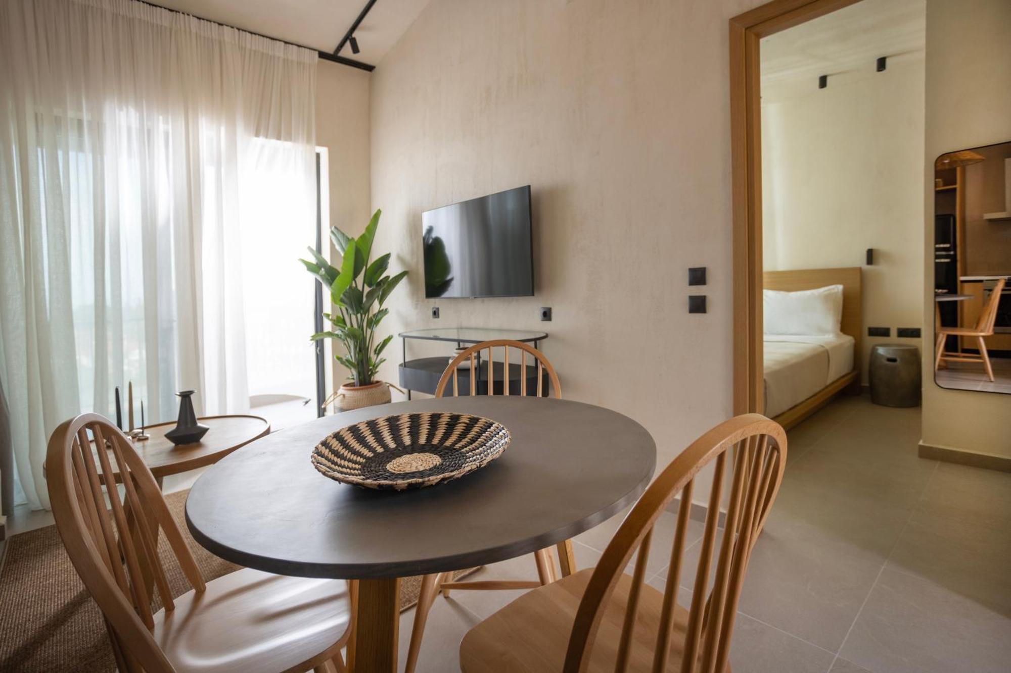 Pnoes Luxury Suites Palioúrion Exterior foto