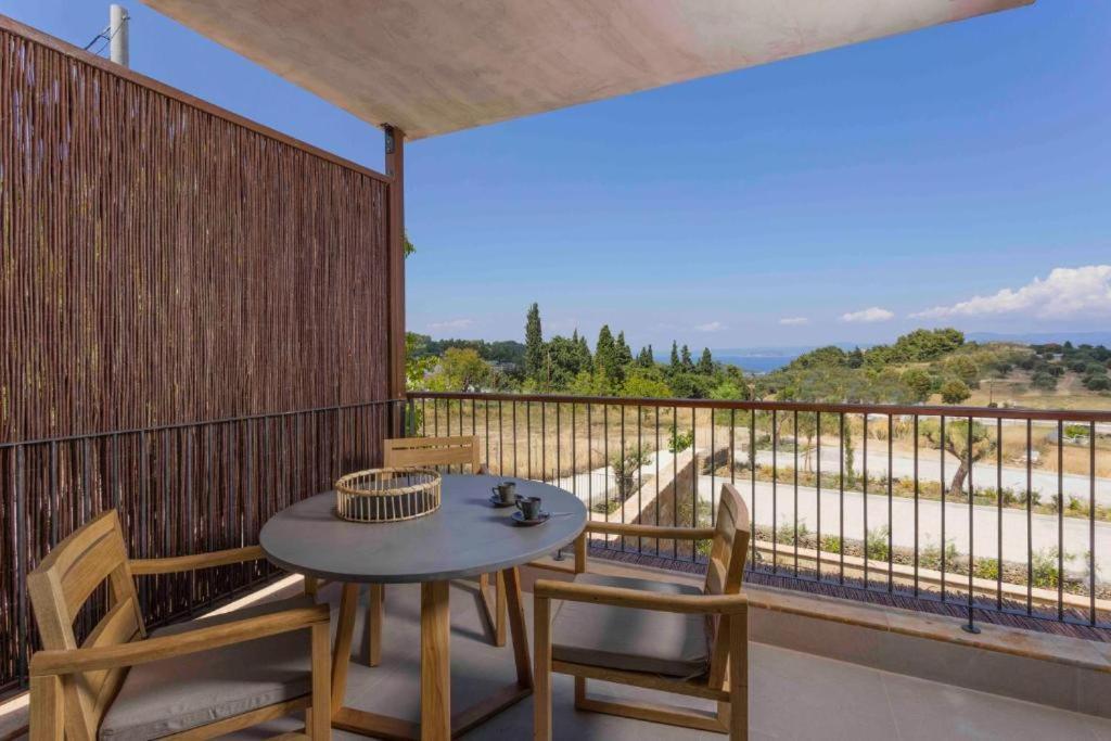 Pnoes Luxury Suites Palioúrion Exterior foto